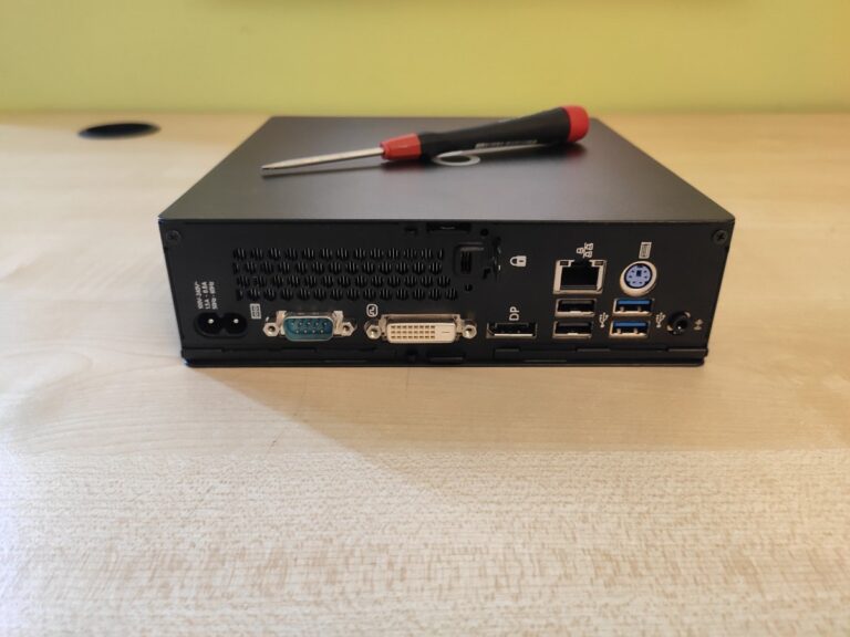 FUJITSU ESPRIMO Q556 Tiny pc Laptopozz